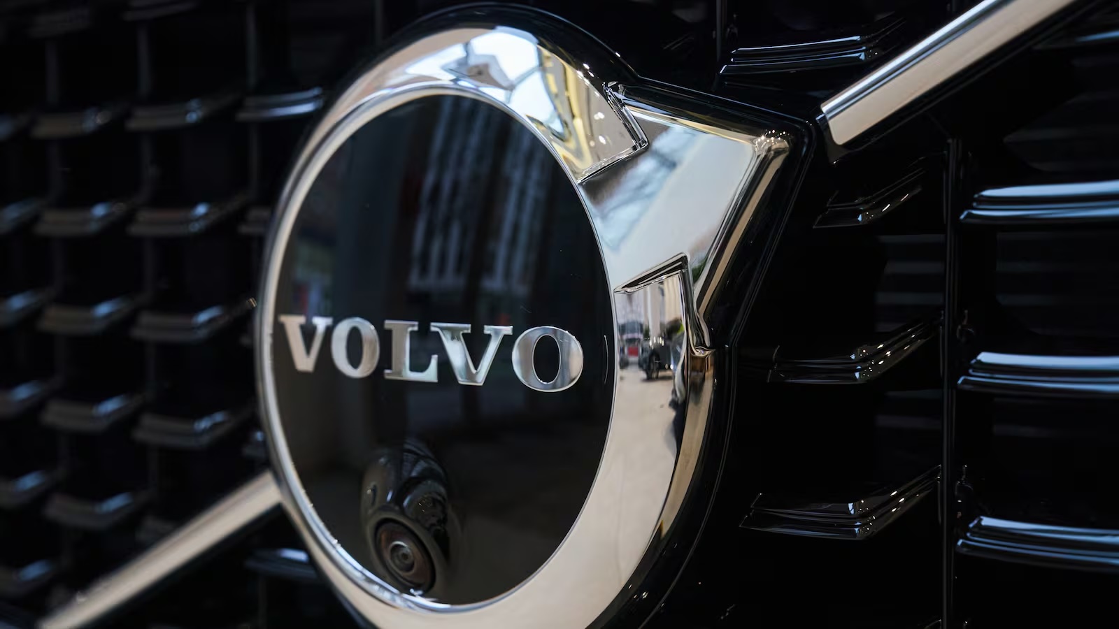 Volvo Cars сокращает расходы на $1,87 млрд и увольняет сотрудников