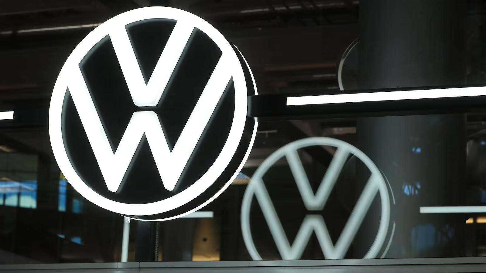 Volkswagen сообщает о 40%-ном снижении прибыли из-за тарифов Трампа и роста затрат на электромобили