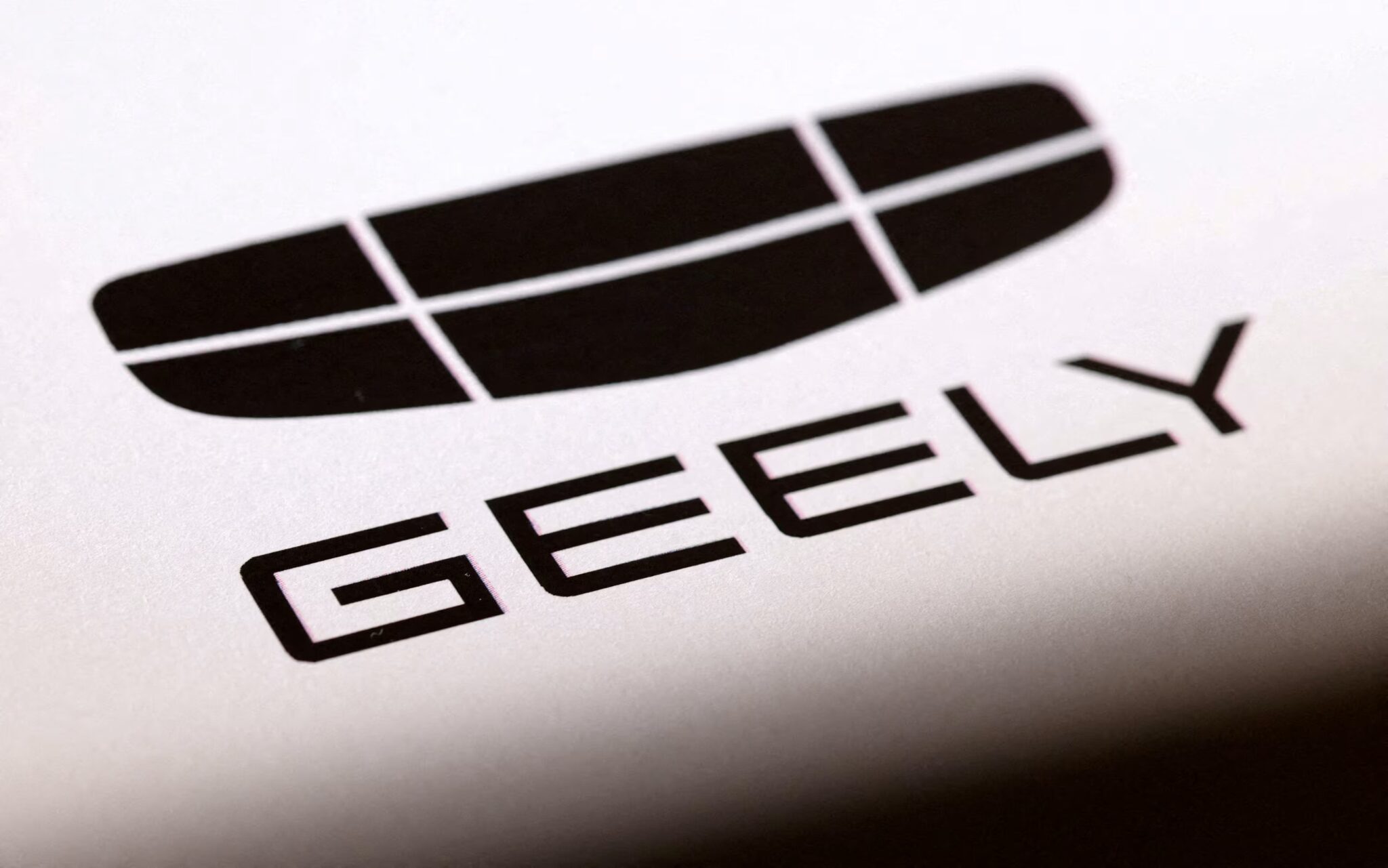 Глава Geely объявил о сохранении разработки ДВС и гибридов