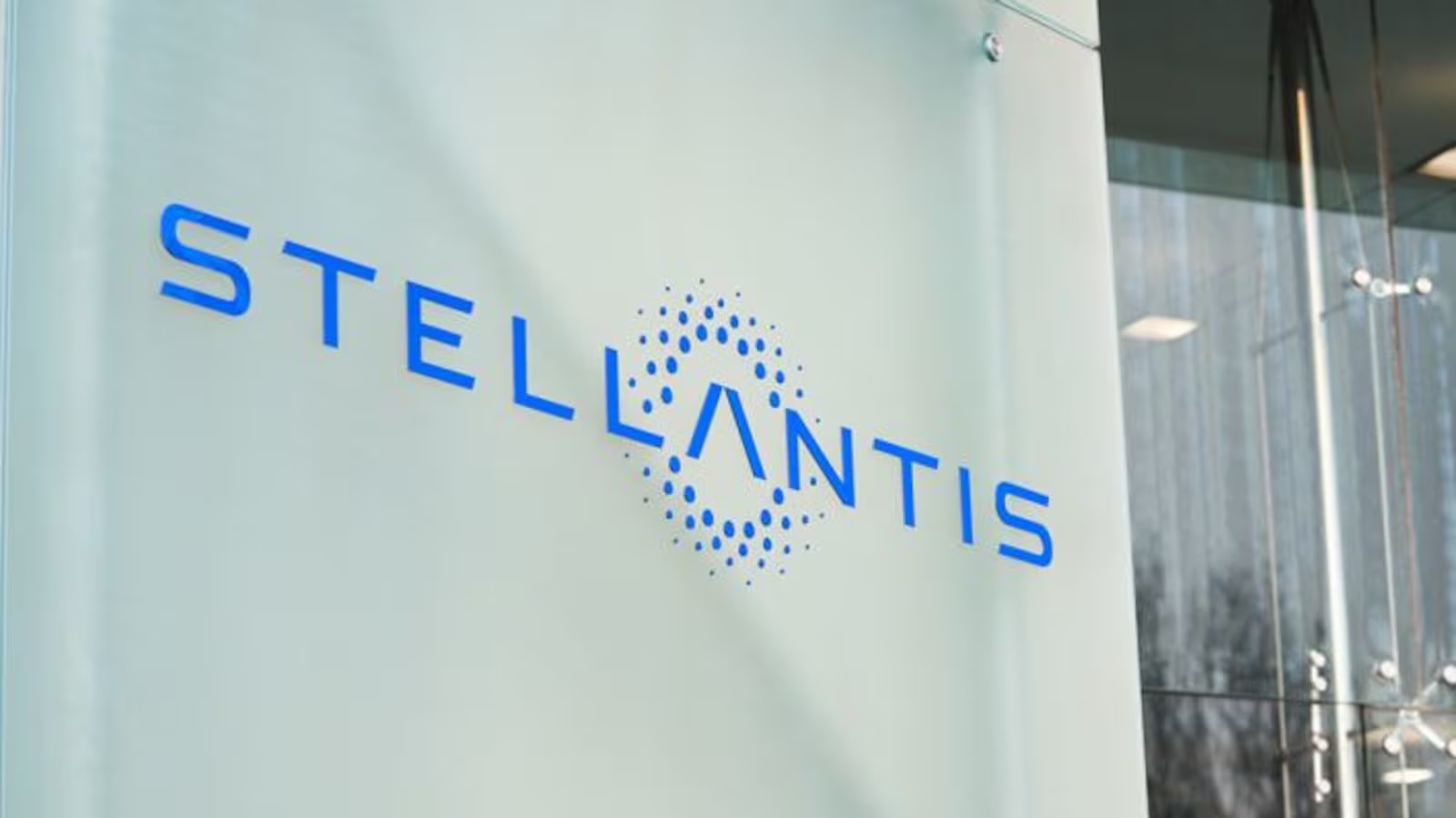Stellantis понёс €2,3 млрд убытка в H1 из-за тарифов и реструктуризации