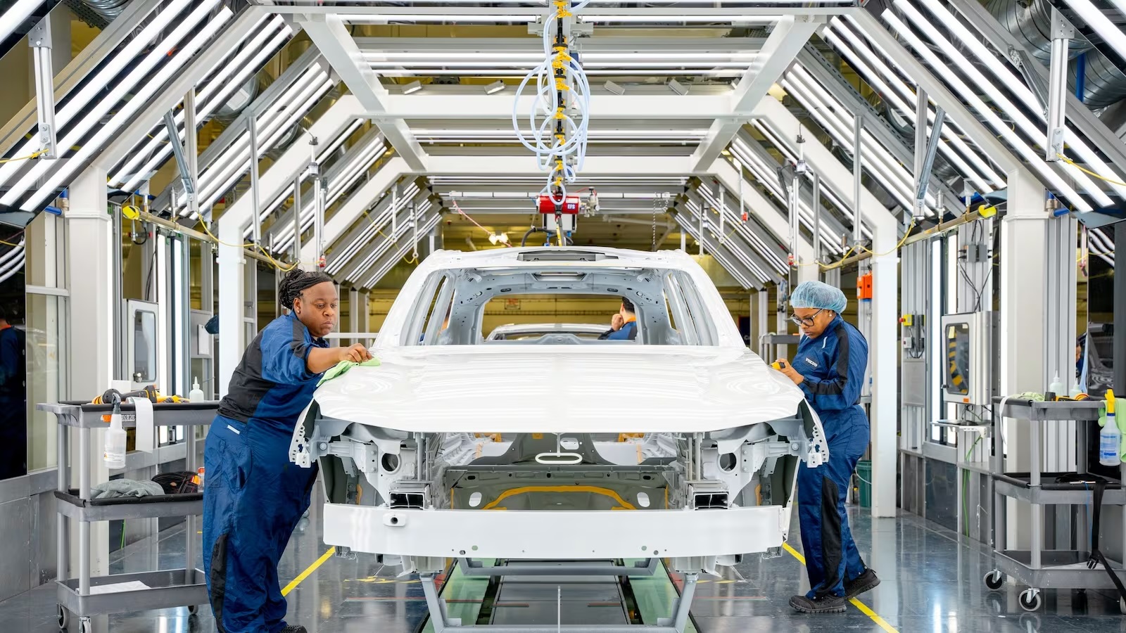 Volvo несёт $1,2 млрд убытков из‑за пошлин США и задержек EX90