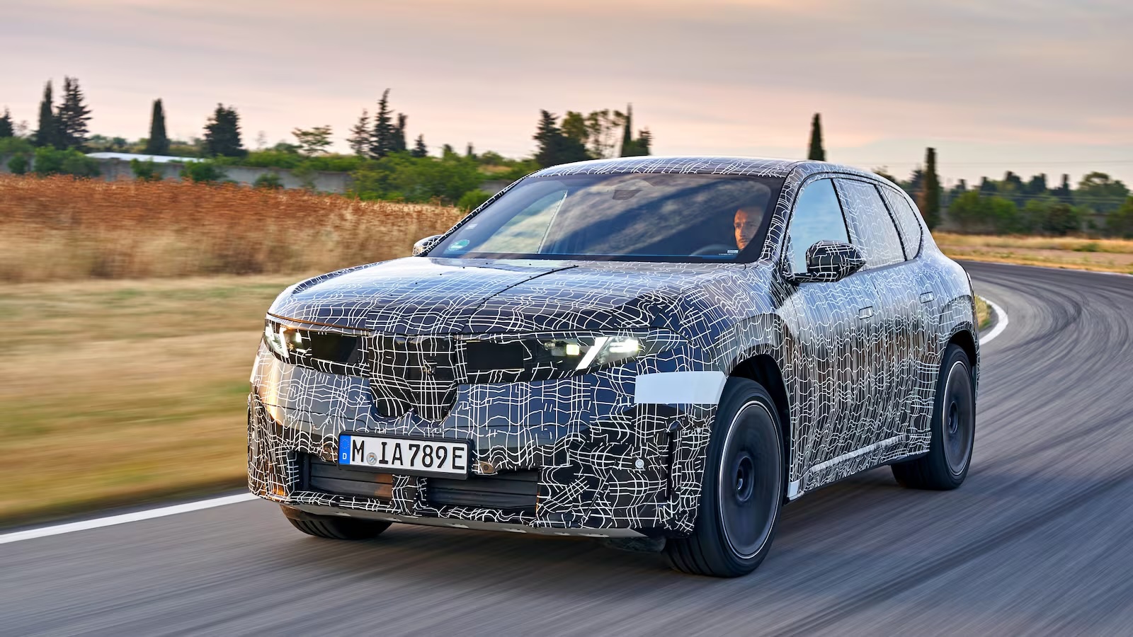 BMW запускает новую класс-модель с увеличенным запасом хода