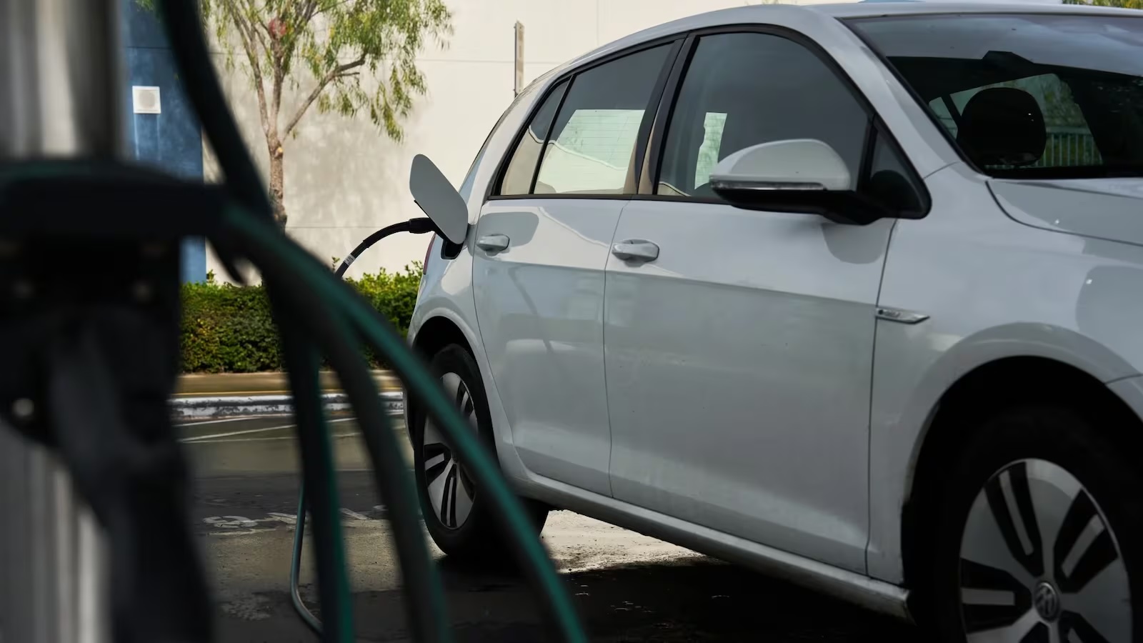Европейские автопроизводители призывают пересмотреть цели по сокращению CO2 к 2035 году