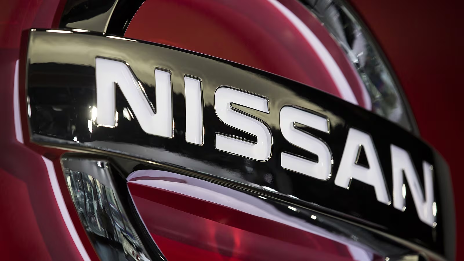 Mercedes-Benz продал долю в Nissan за $325 млн