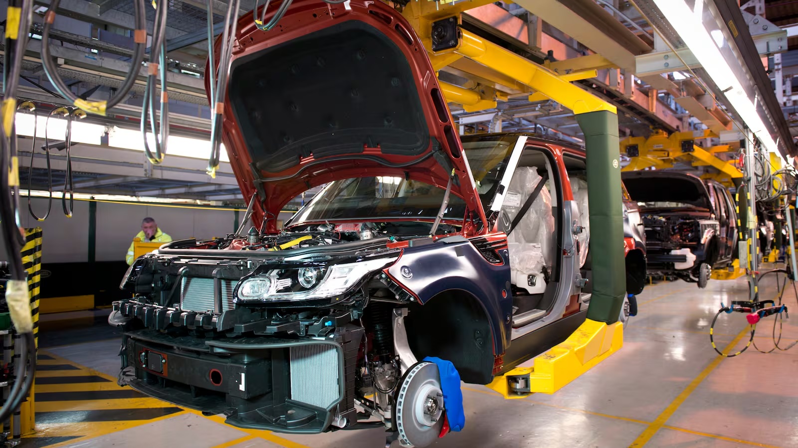 Jaguar Land Rover приостанавливает производство из-за кибератаки