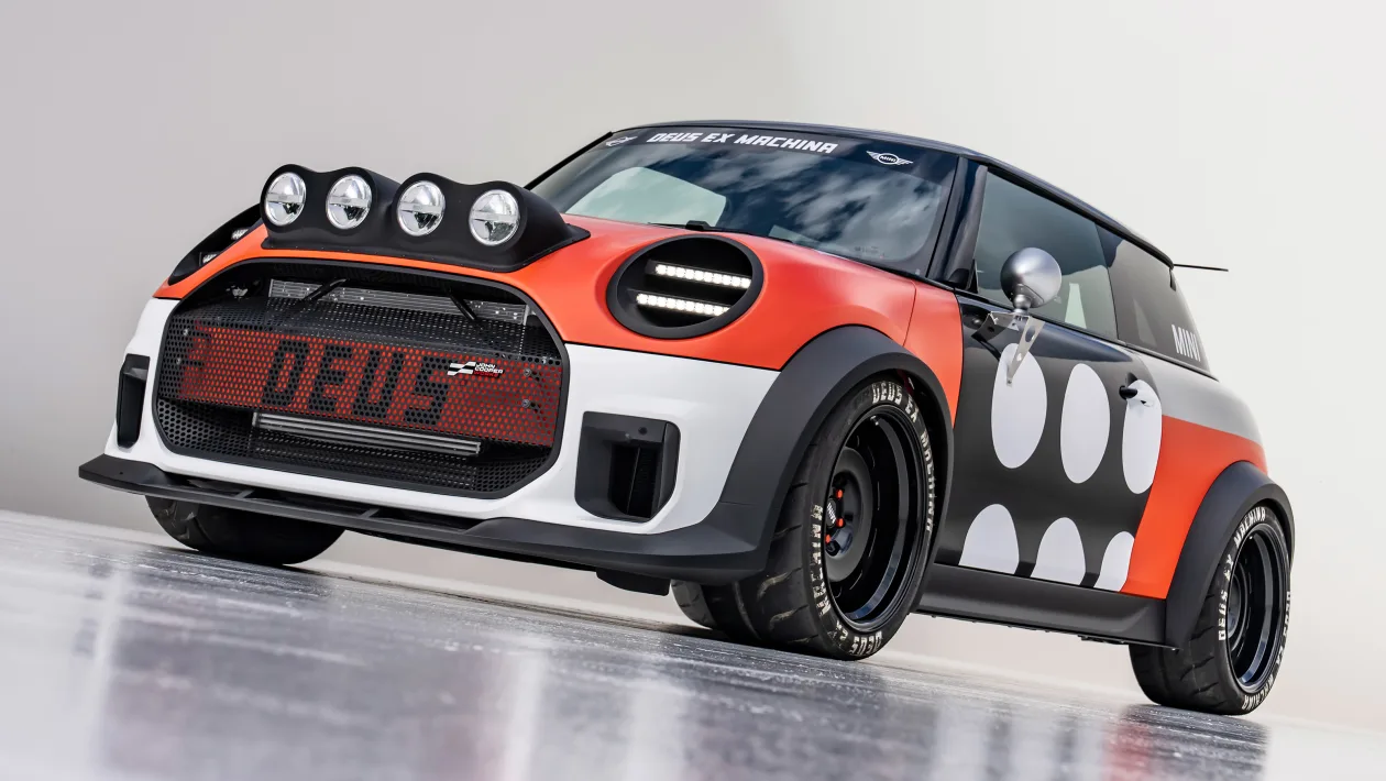 MINI показала концепты Skeg и Machina в стиле моды и автоспорта