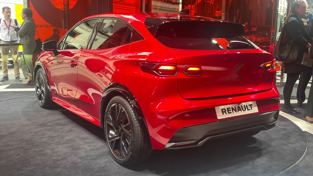 Renault представила шестое поколение Clio с обновлённым дизайном и гибридом
