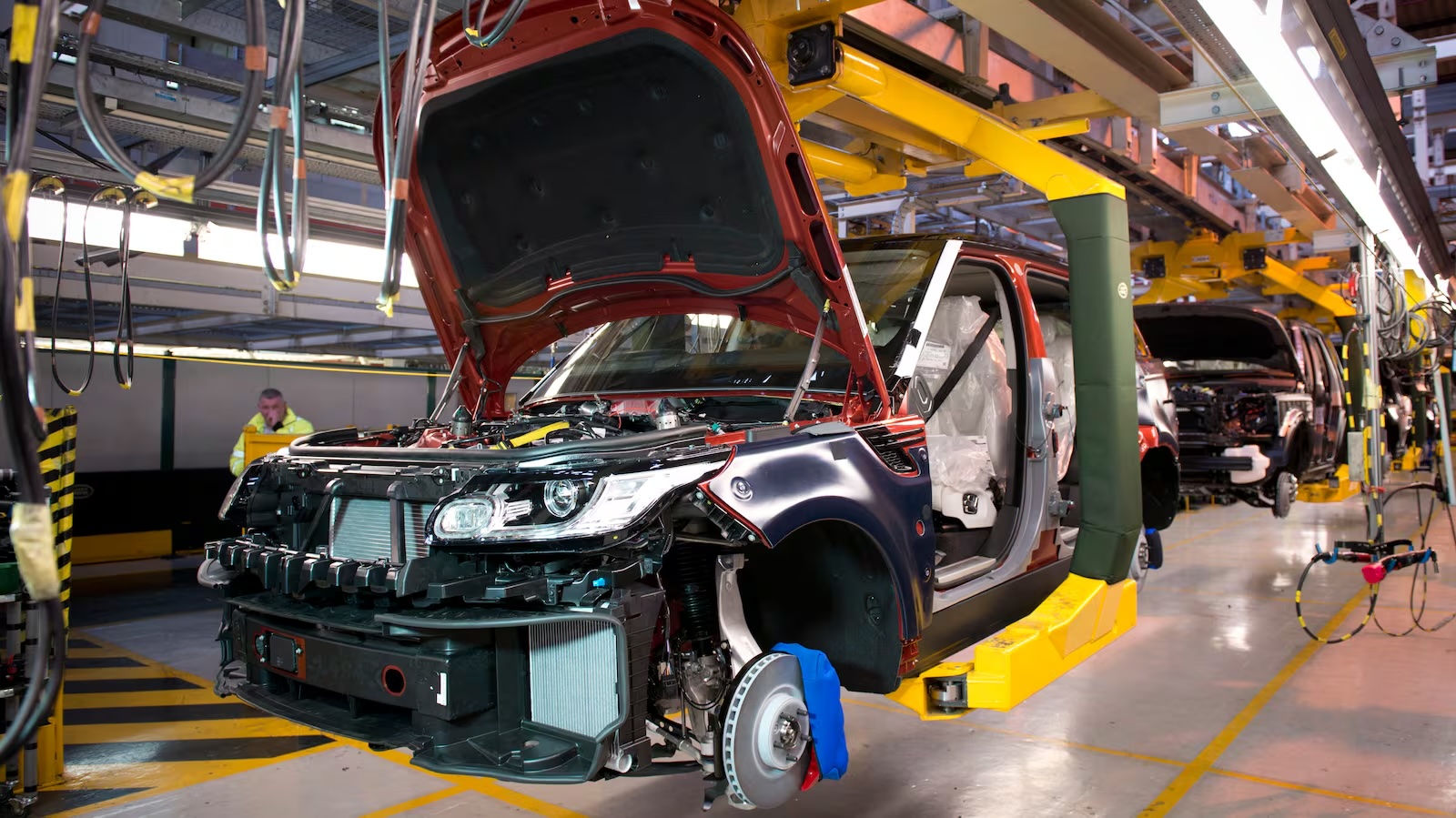 Jaguar Land Rover продлевает остановку заводов из-за кибератаки