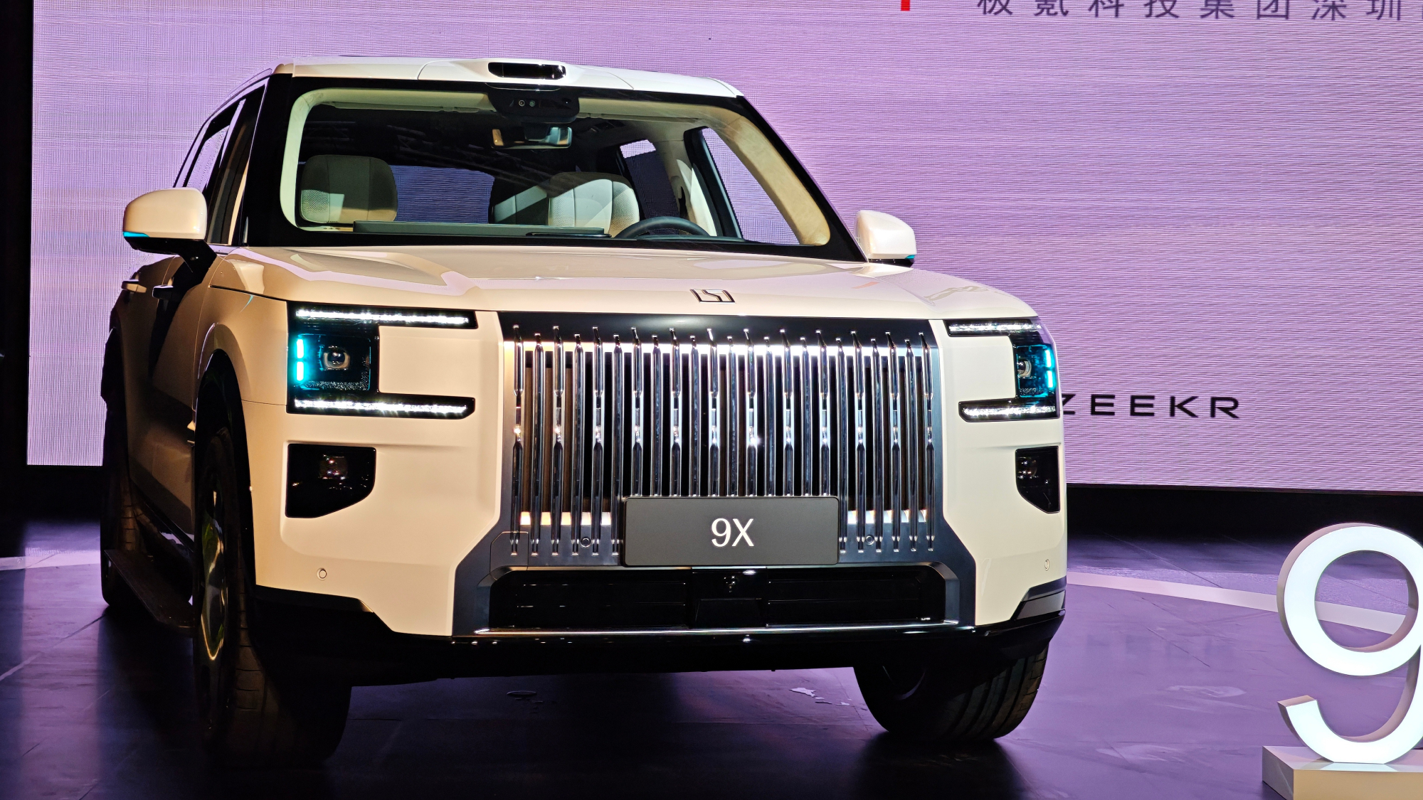 В Китае представлен гибридный SUV Zeekr 9X с ценой от $63,910