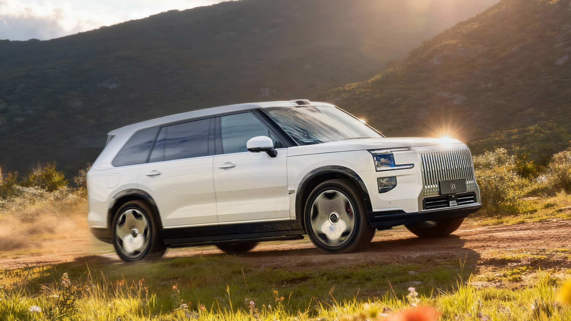 В Китае представлен гибридный SUV Zeekr 9X с ценой от $63,910