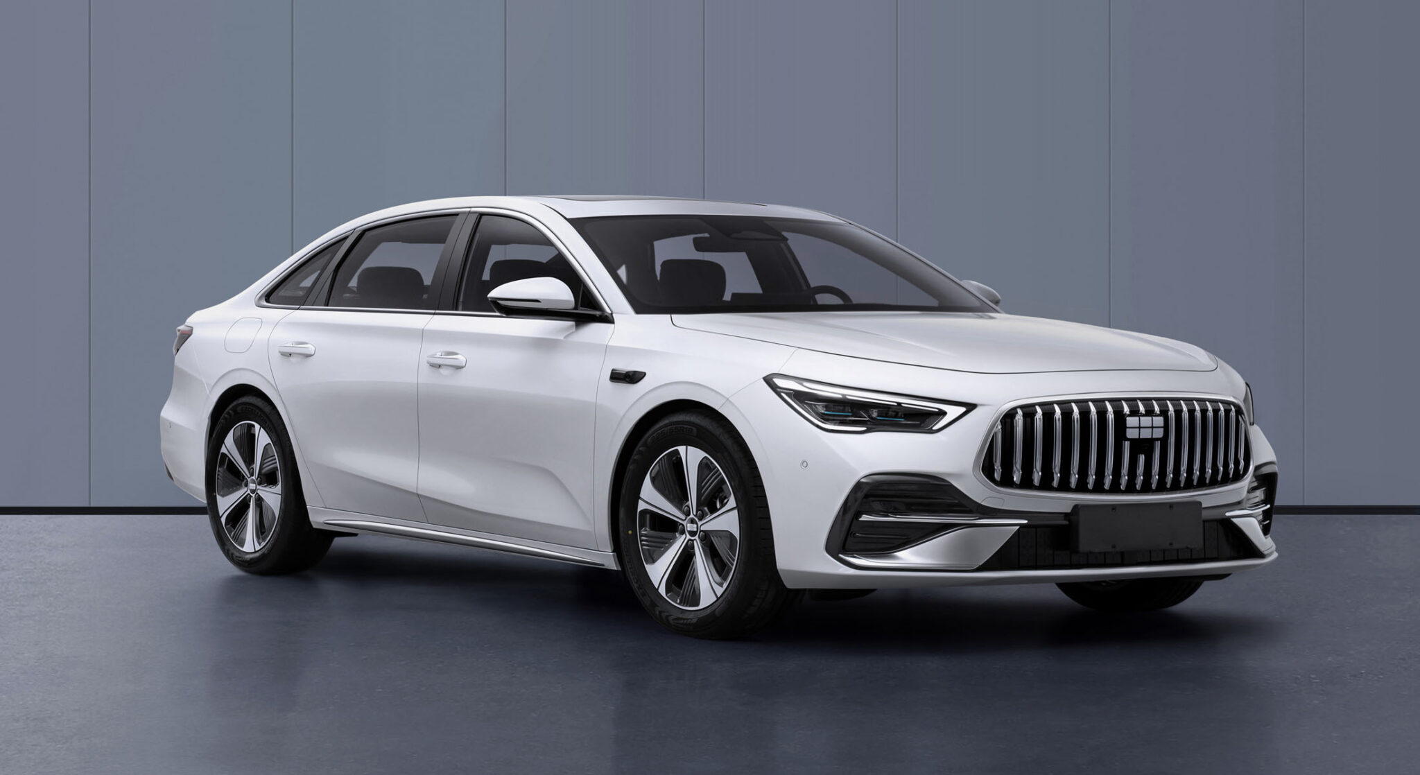 Geely Galaxy Starshine 7 PHEV: седан почти 5 метров с гибридной системой