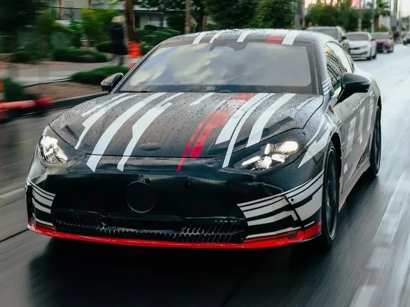 Прототип нового Mercedes-AMG GT 4-Door впервые сняли на фото