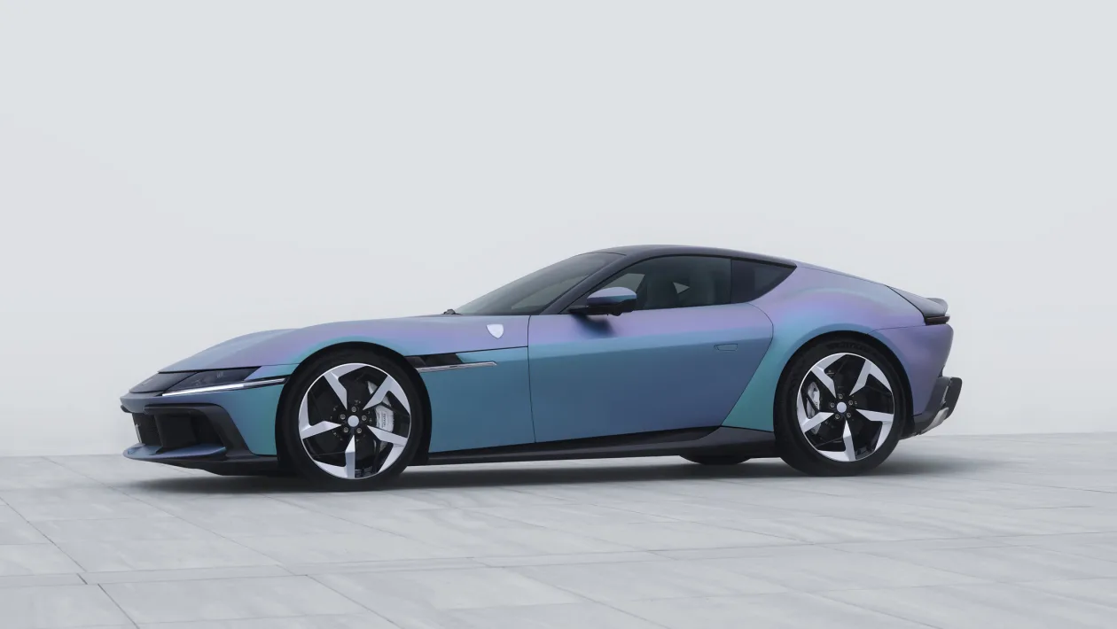 Ferrari представила уникальный 12Cilindri с дизайном K-pop и конским волосом