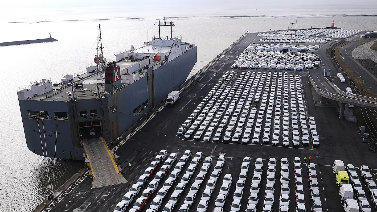 Экспорт автомобилей из Германии в Китай сократился на треть