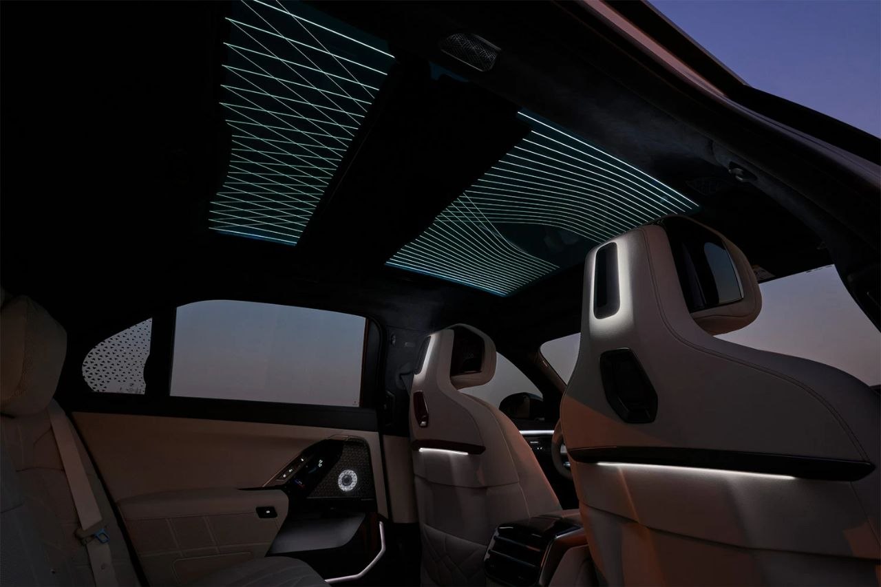 BMW обновила 7-ю серию: гибрид вместо V8 и новые электрические версии