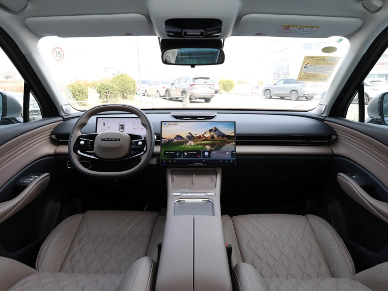 Chery представила Tiggo 7L с турбомотором 147 кВт и колесной базой 2720 мм