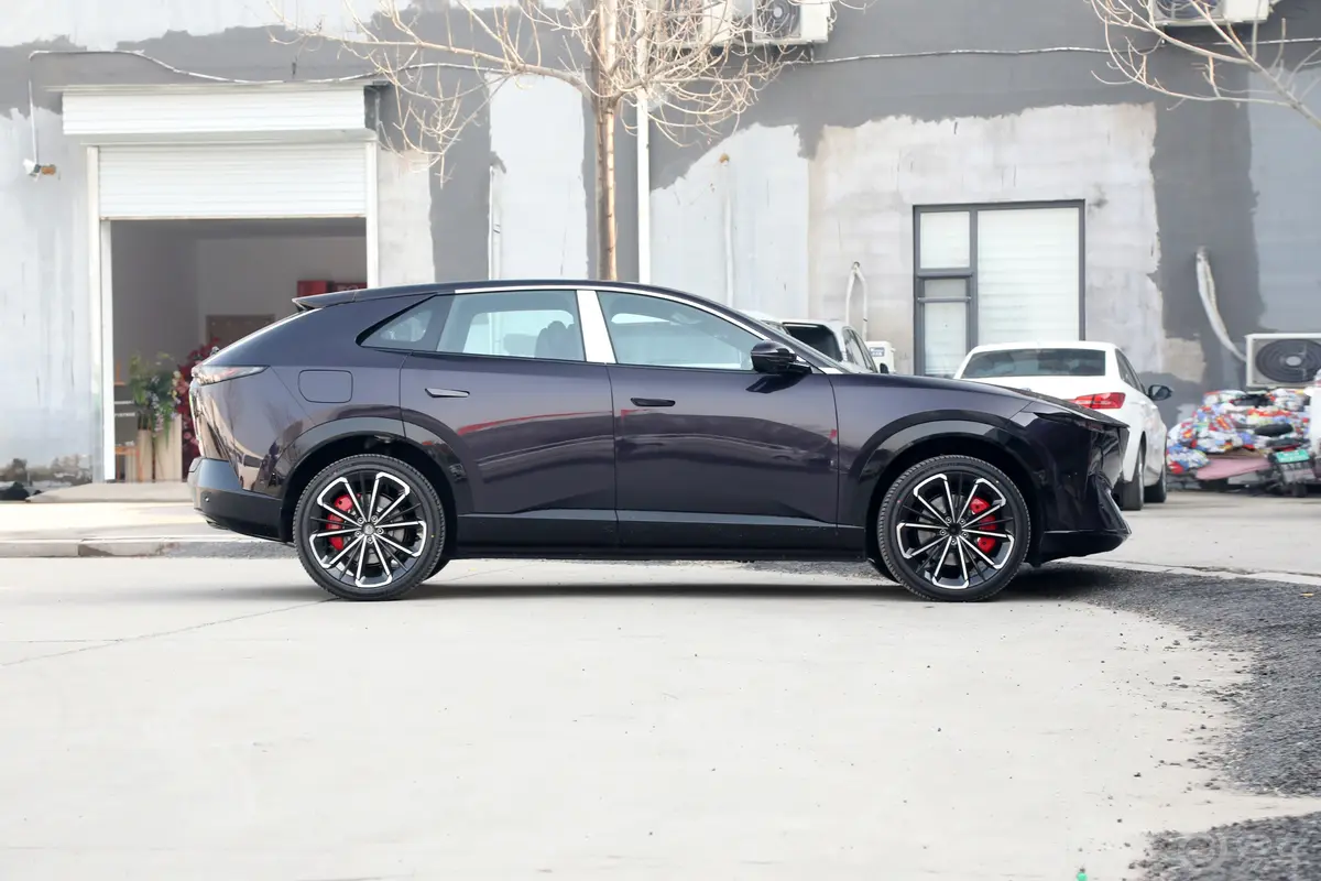 Mazda показала спецверсию CX-6e перед автошоу в Пекине