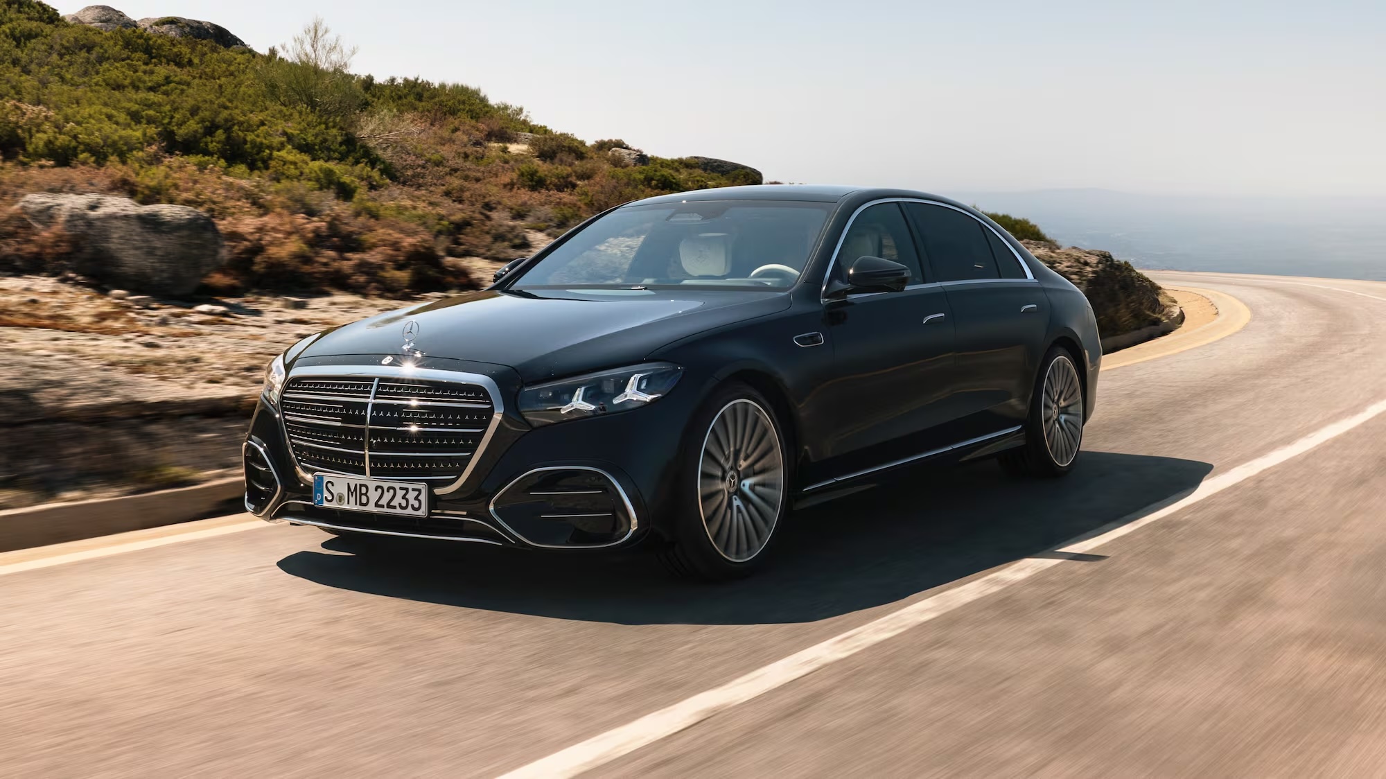 Mercedes-Benz обновил S-Class 2027 года с акцентом на технологии