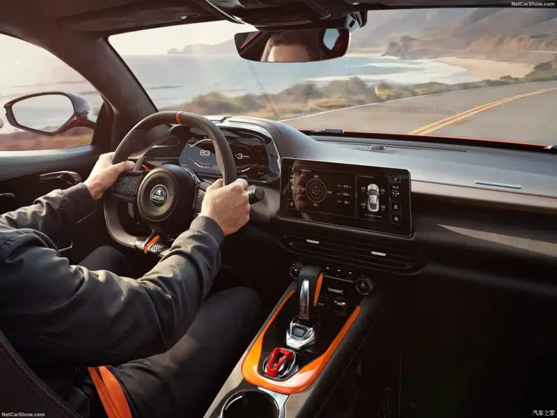 Lotus показал Emira 420 Sport с облегчённой конструкцией