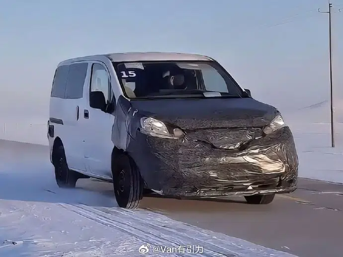 Новый Nissan NV200 с гибридной установкой и внедорожным уклоном замечен в Китае