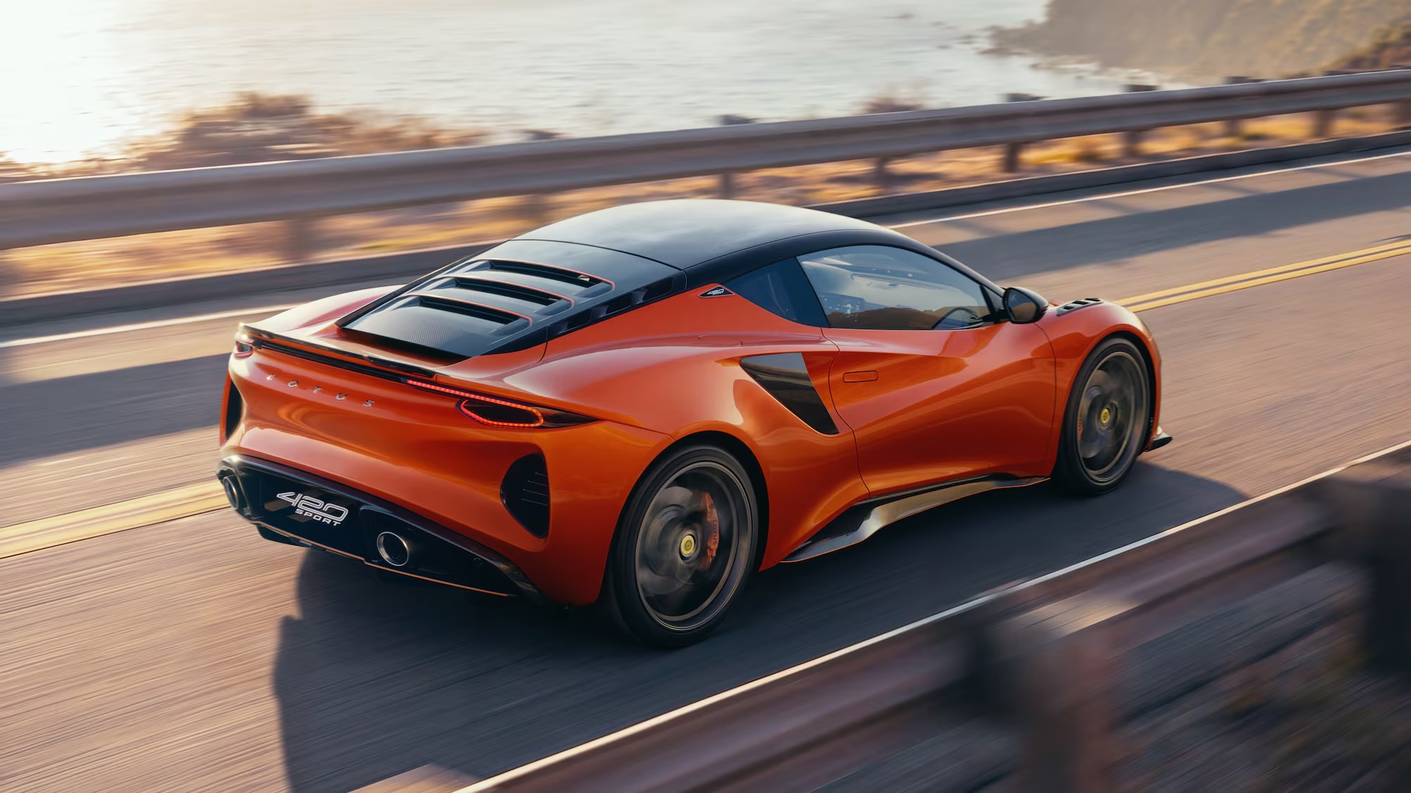 Lotus Emira 420 Sport протестировали на треке — обзор впечатлений