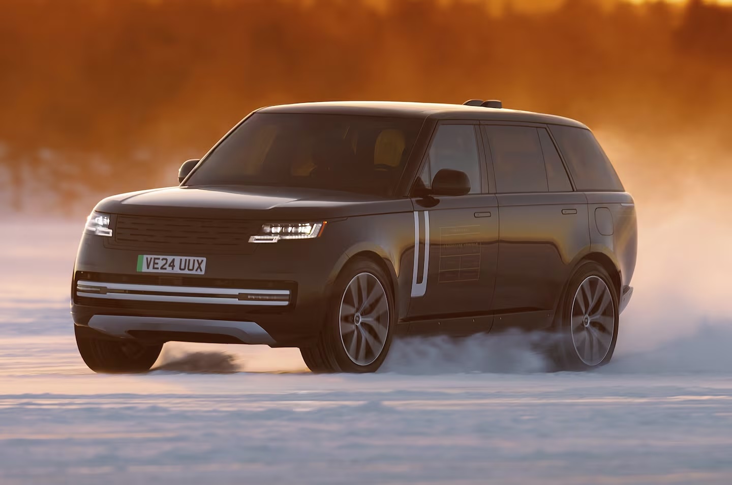 Прибыль Jaguar Land Rover упала на 69% из-за пожара у поставщика и конфликта на Ближнем Востоке