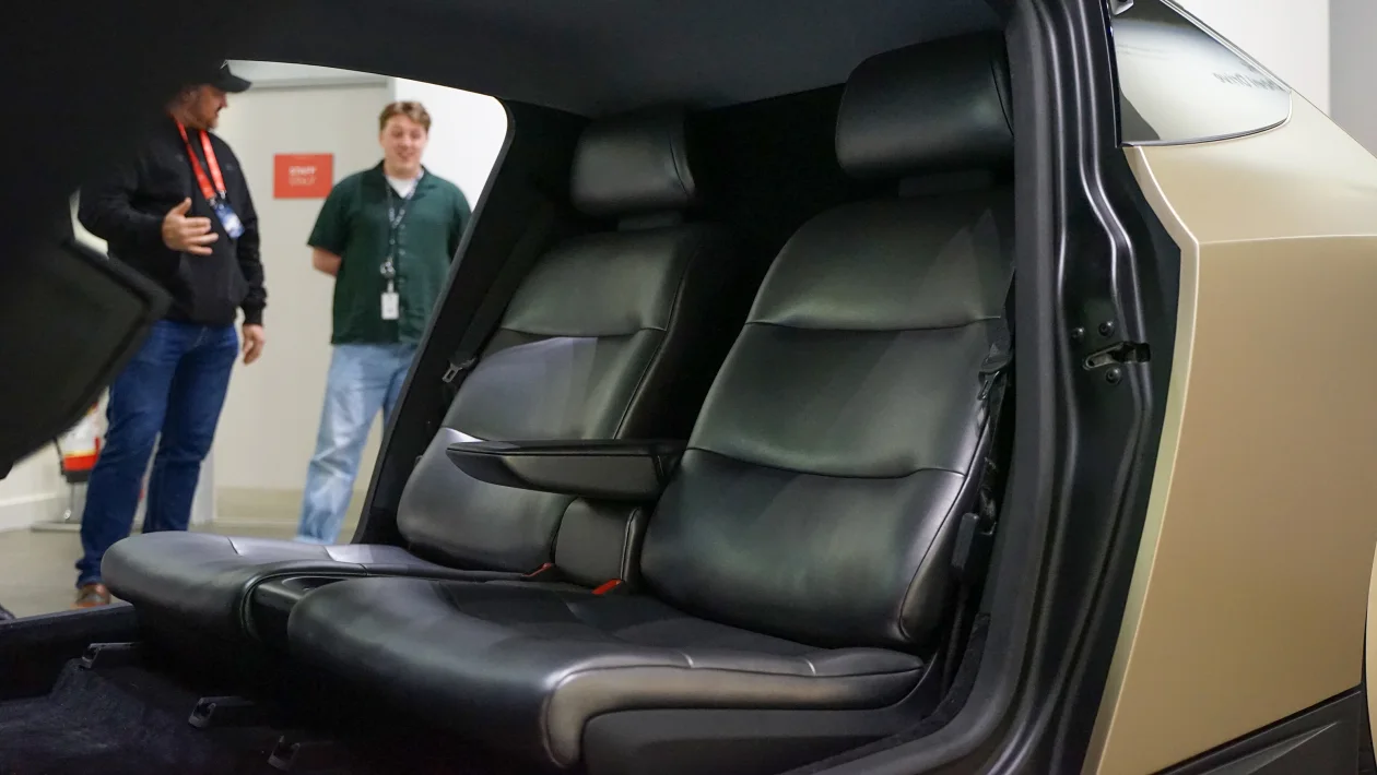 Tesla готовится представить серийную версию полностью автономного Cybercab 3 сентября