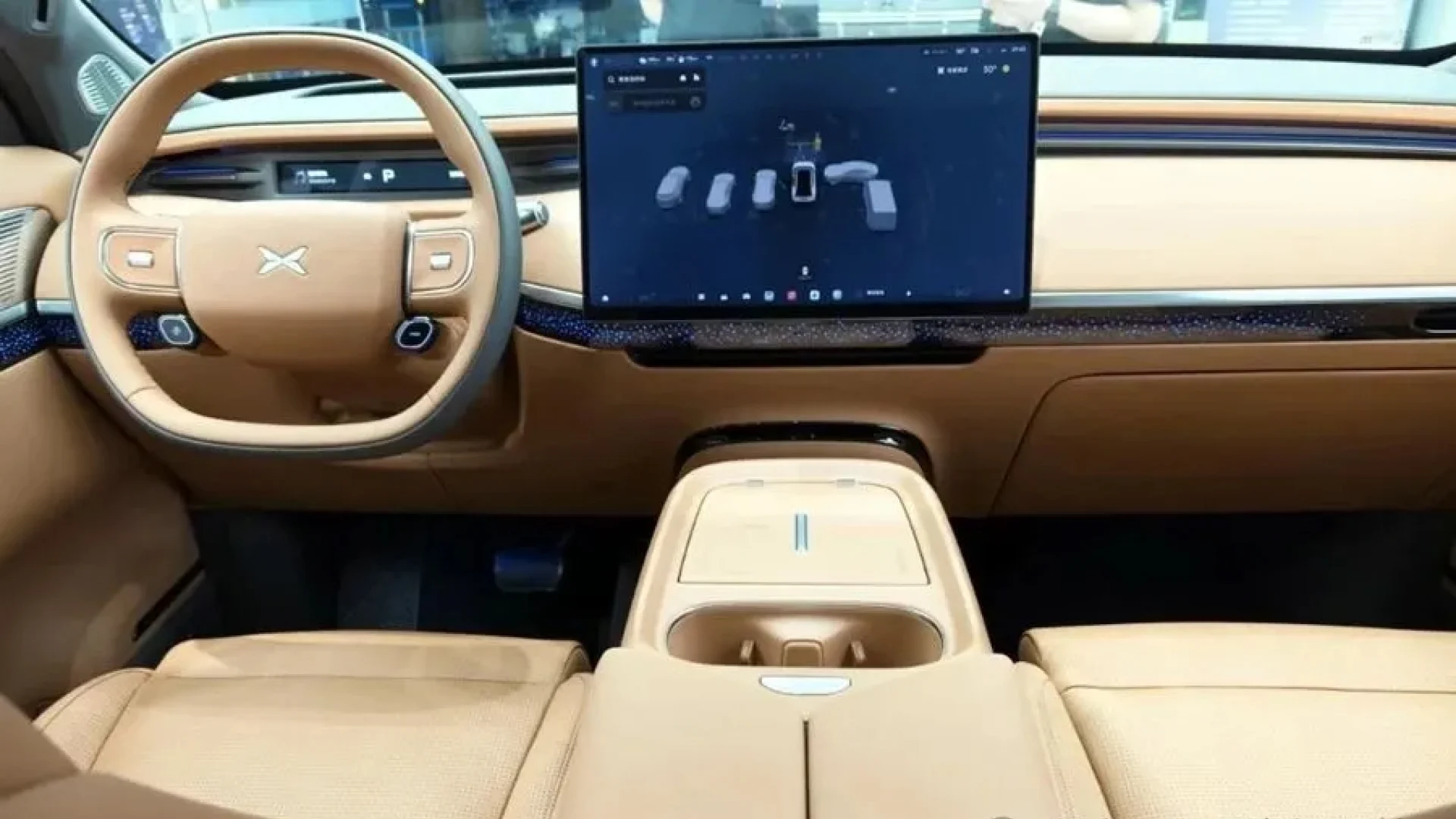 Xpeng G9L появился в 119 автосалонах Китая перед стартом продаж