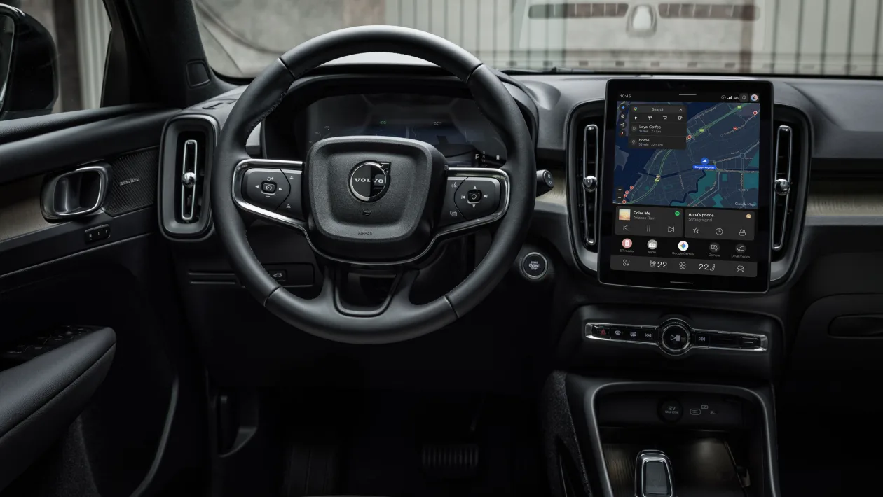 Volvo обновила популярный XC40 к юбилею модели