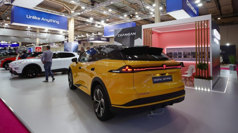 Changan вывел в Европу гибридный Deepal S07 с запасом хода около 1000 км